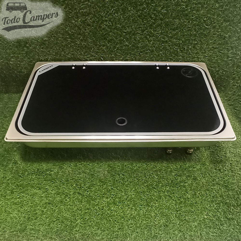 Fogão a gás encastrável com tampo de vidro de segurança preto.