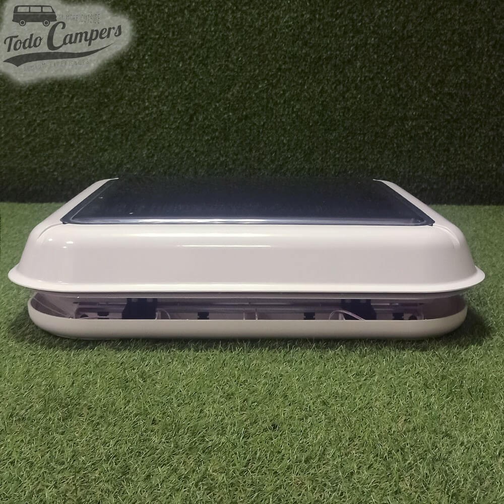 Claraboia Carbest fechada com LED com cúpula branca e cristal