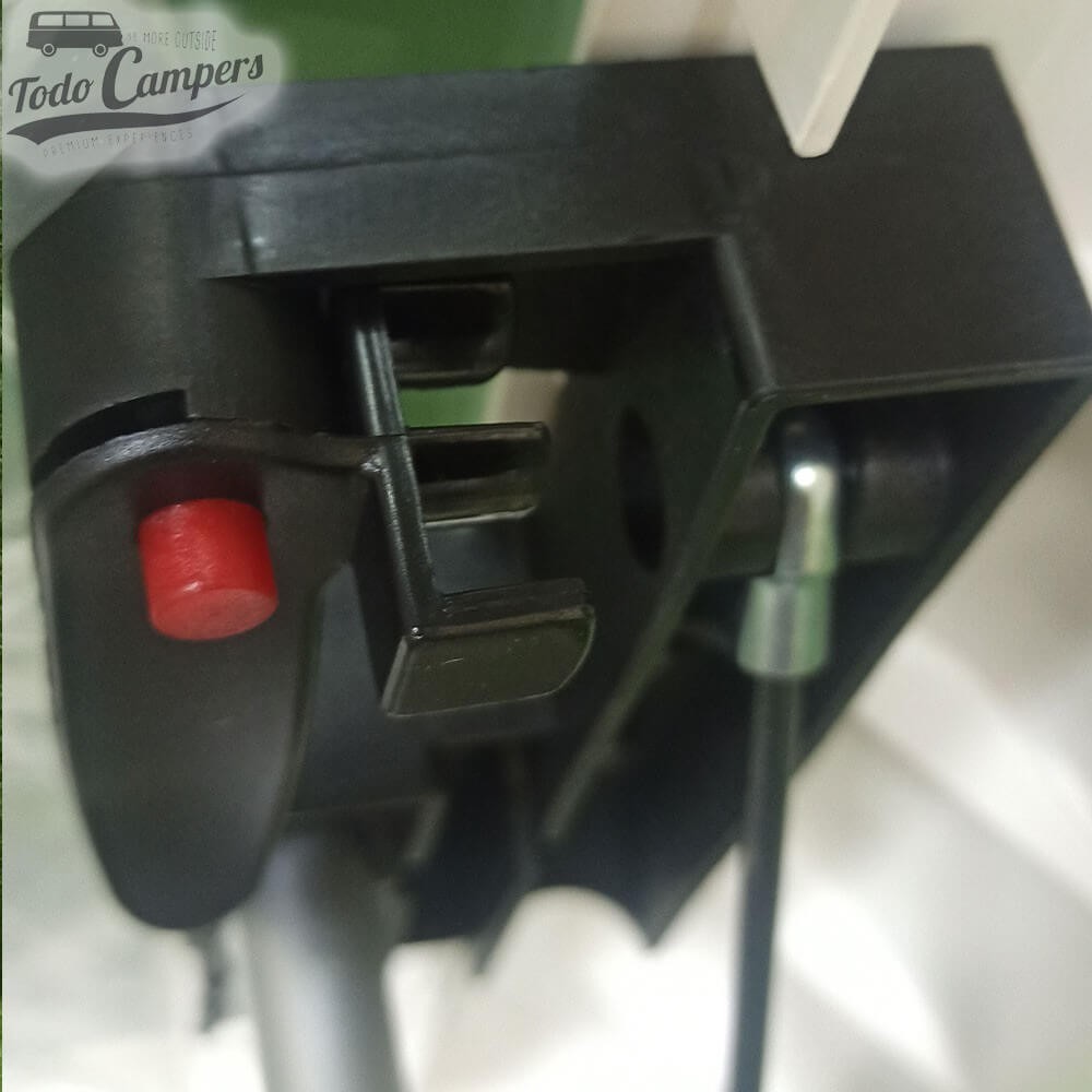 Cierres con posición de ventilación de la Claraboya Carbest con LED