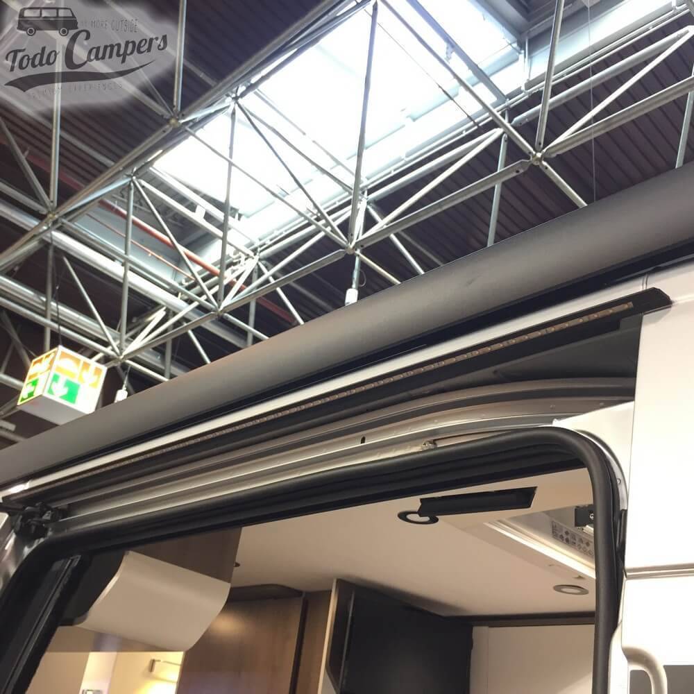 Vierteaguas / Canalón de lluvia iluminado LED RT100 Dometic para Ducato, Jumper y Boxer desde 2007 - Negro