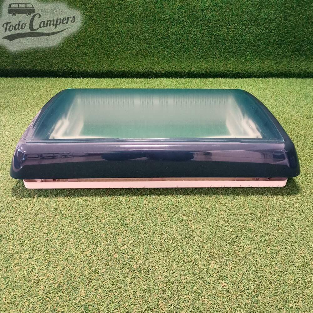 Claraboya Dometic Midi Heki Style de 70x50 cm cerrada