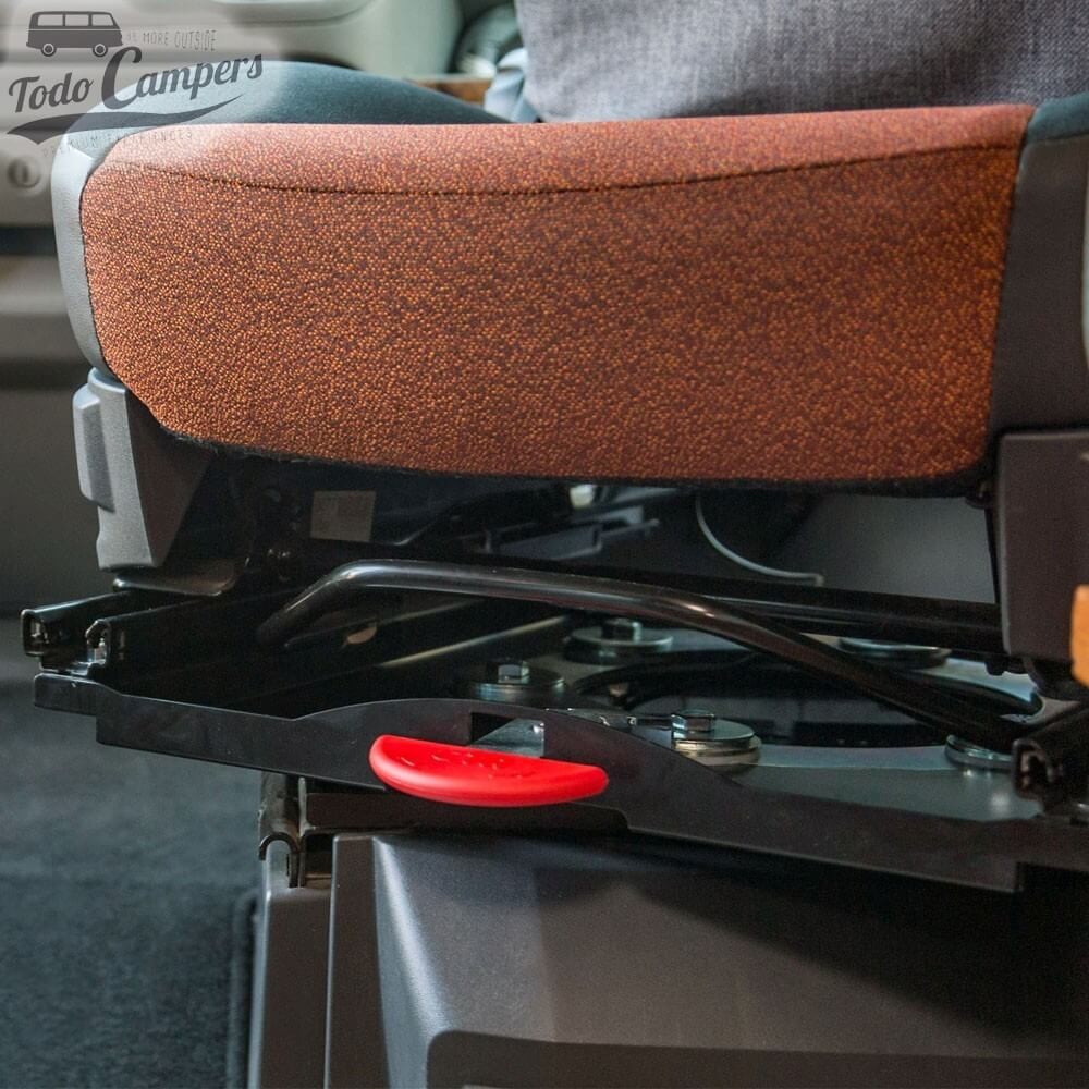 base giratoria CTA para Master y NV400 2011-2023 y Movano 2011-2021 montada en chasis X70