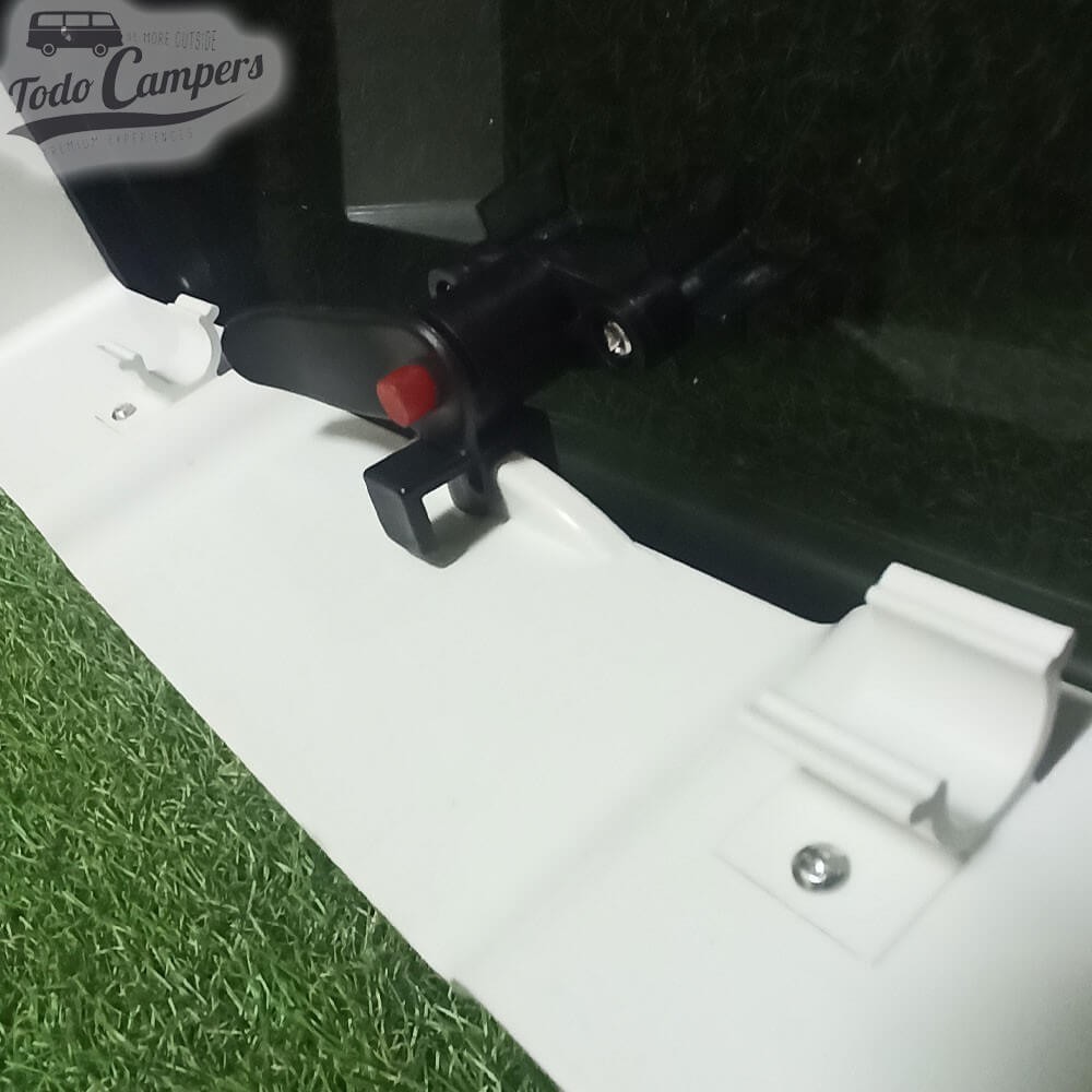 maneta posicionada en claraboya cerrada