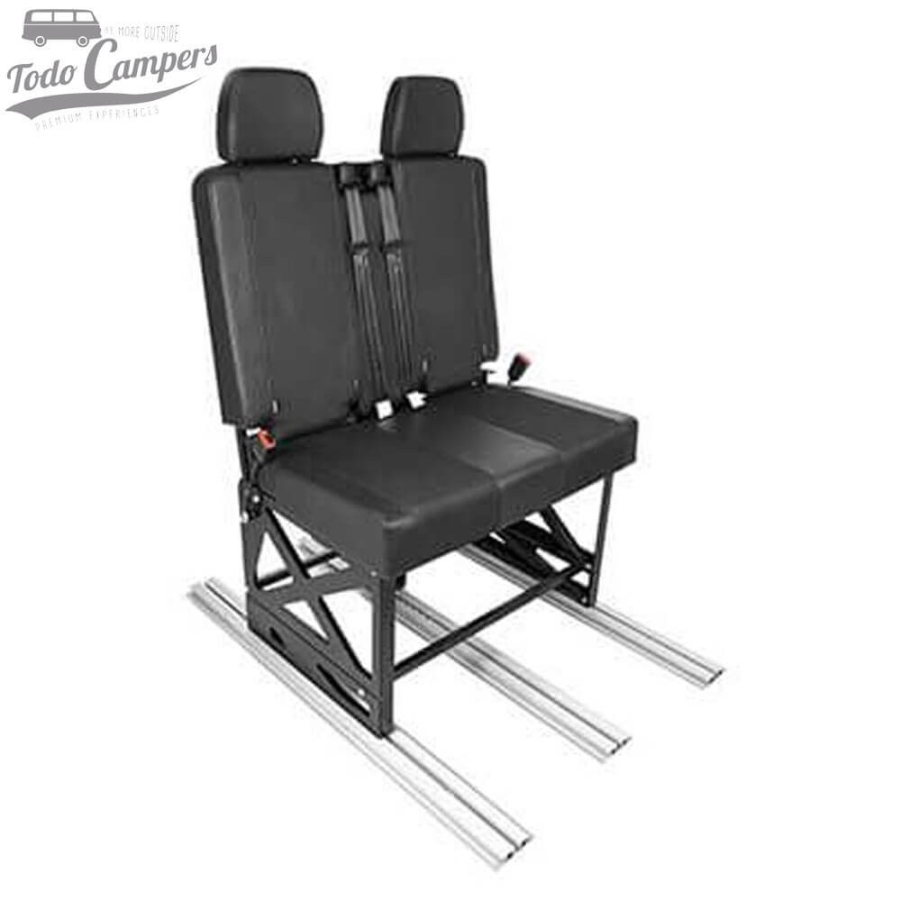 Asiento de espuma de alta densidad con base de madera atornillable.