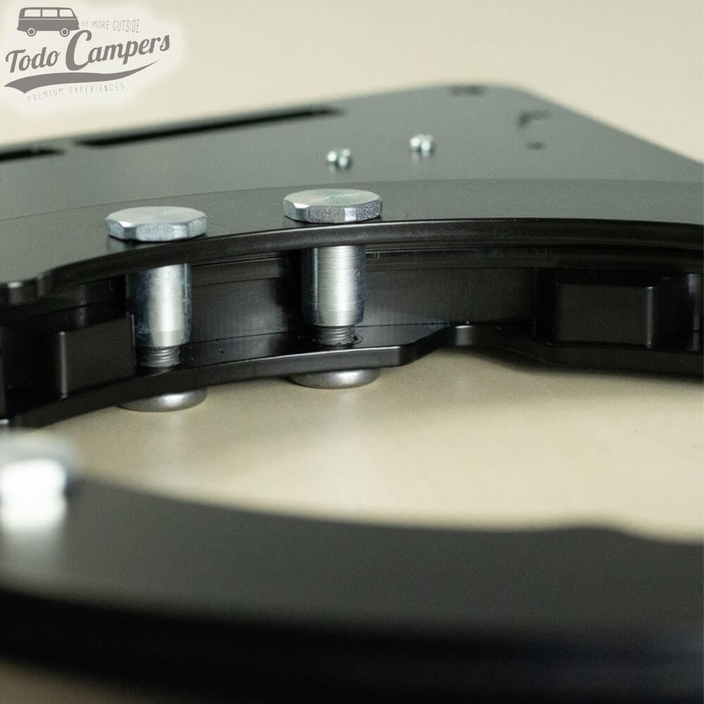 Base giratória Scopema V3 com orifício central ampliado.