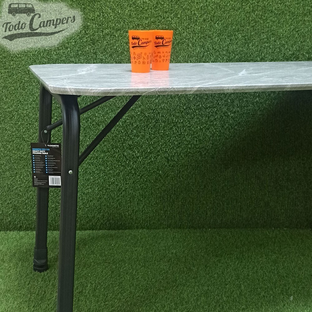 Mesa de camping efecto mármol