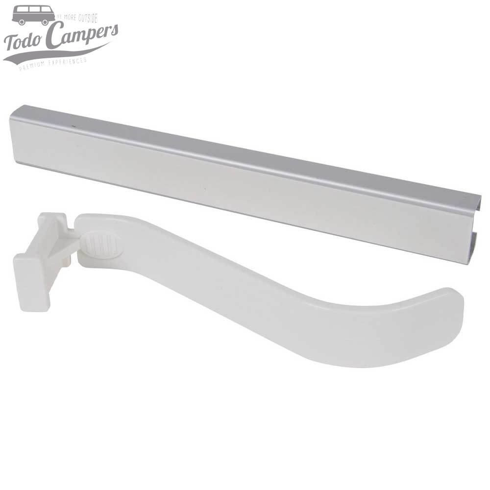 sistema para sujetar vajillas en tus estanterías.