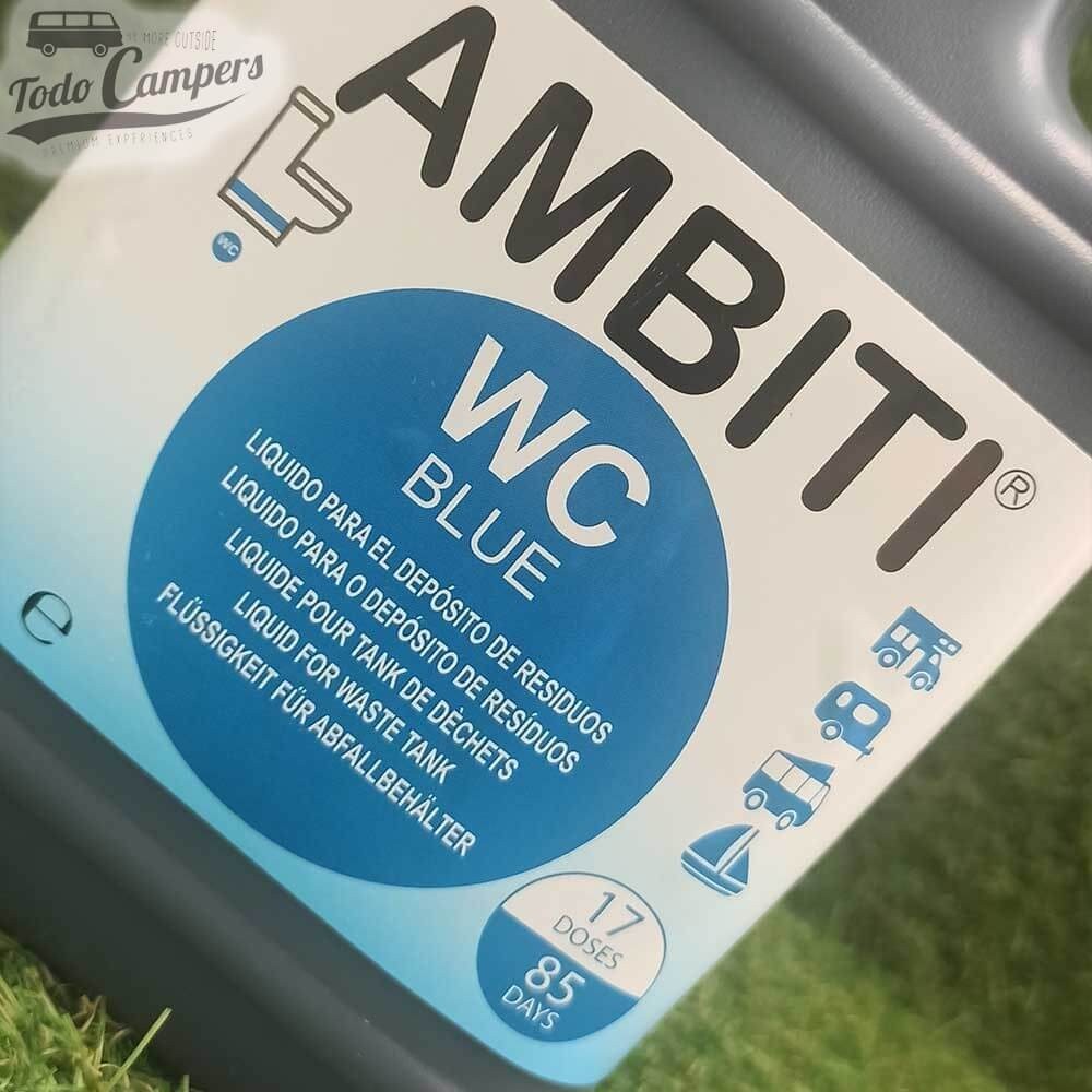 Botella de 2 litros de líquido azul perfumado