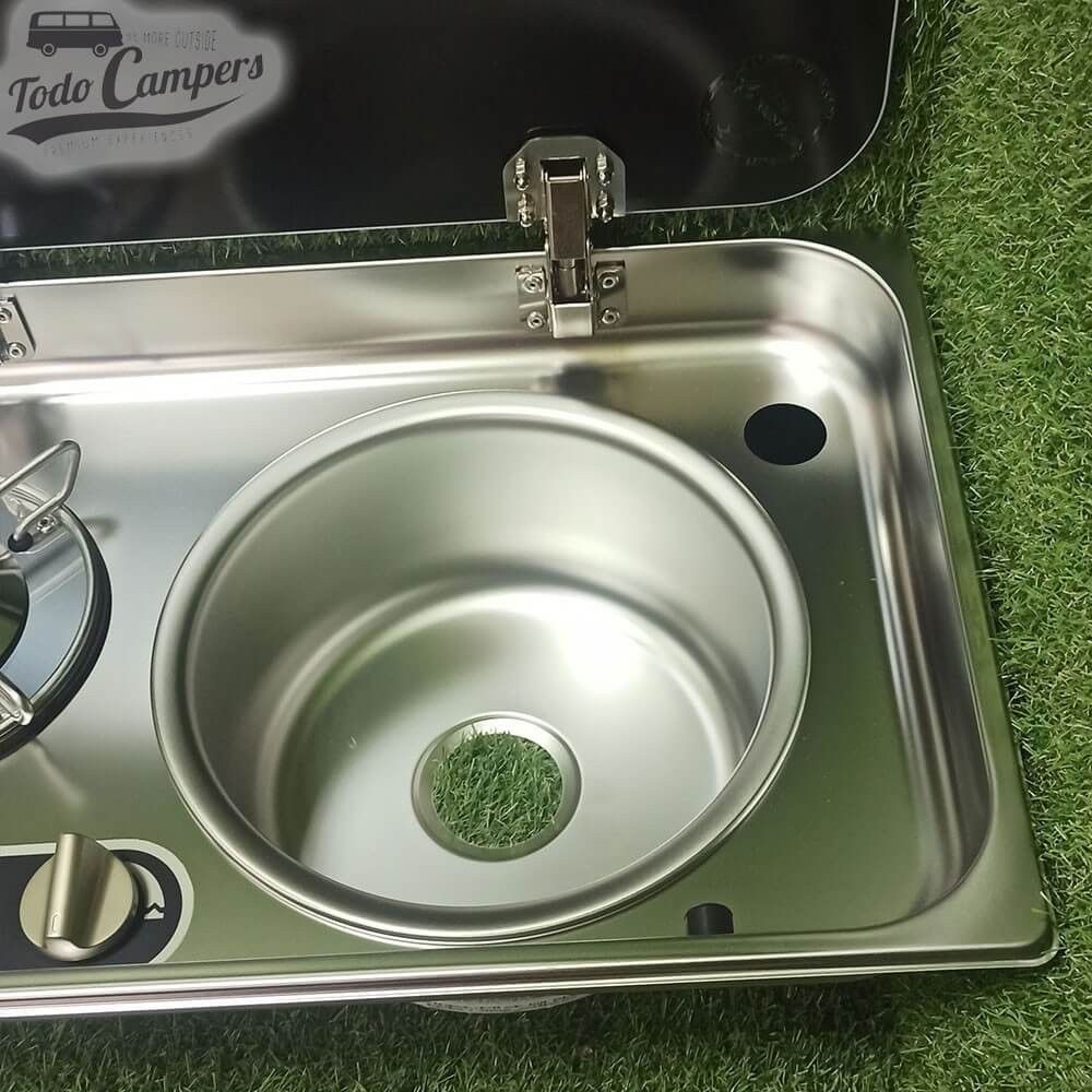 fregadero con cocina y tapa de vidrio de cristal de seguridad.