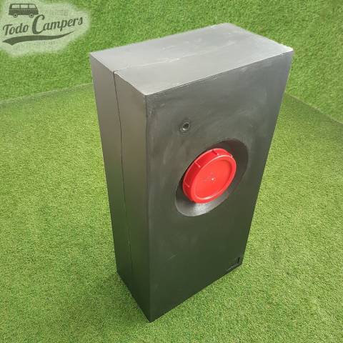 Depósito de agua de 64 L.