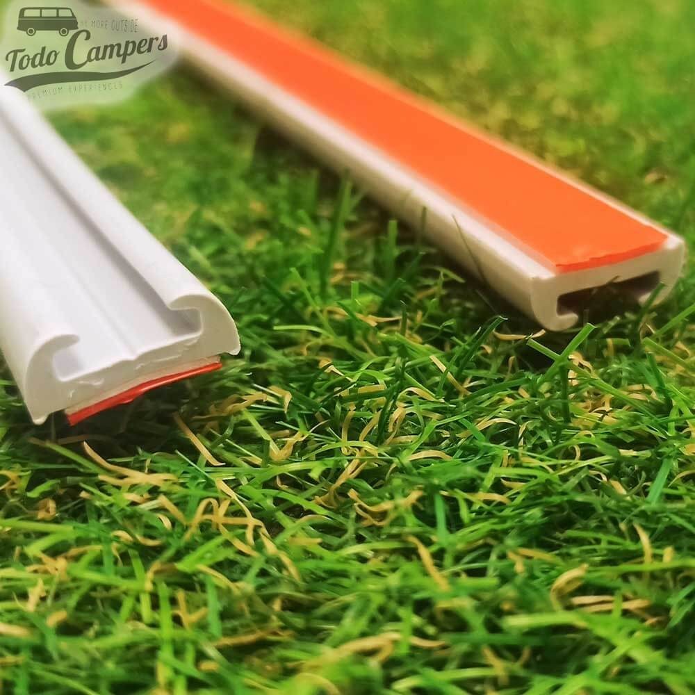 Guías autoadhesivas para insertar los LEDs