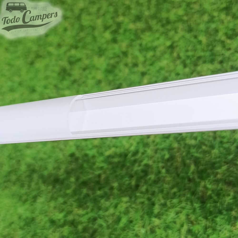 perfil de aluminio y tapa blanca translúcida