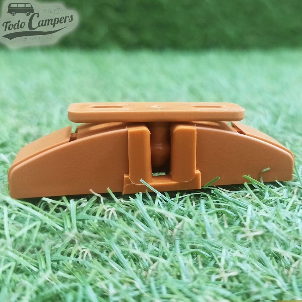 Retenedor de plástico Flycatcher en posición cerrada