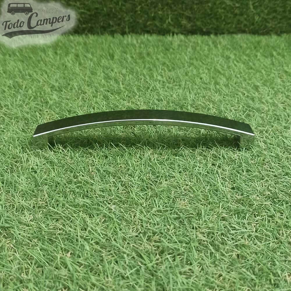 Puxador para portas de plástico cor prata - 173 mm