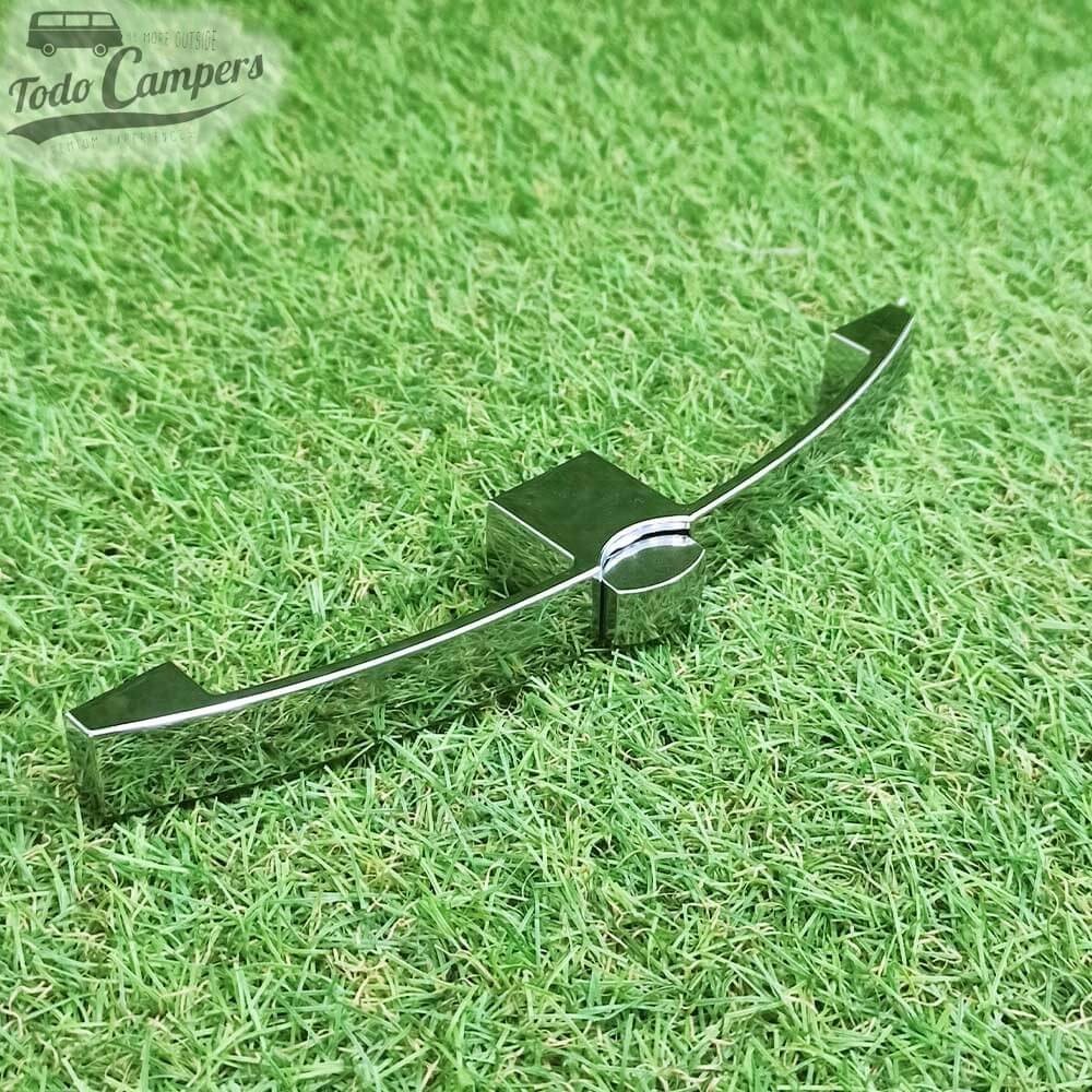 Puxador de plástico com sistema de botão para portas cor Prata Cromado - 187 mm