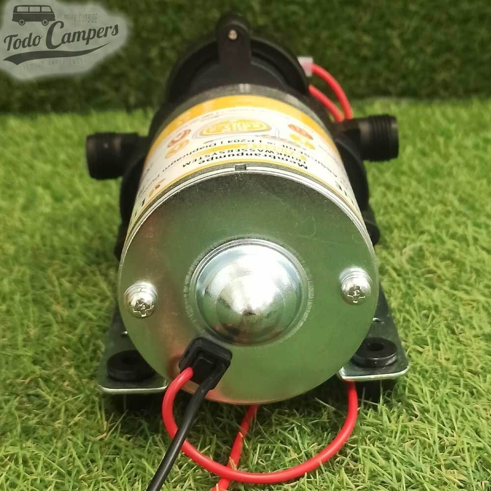 parte trasera de la bomba de agua a presión Lilie de 7 l/min.