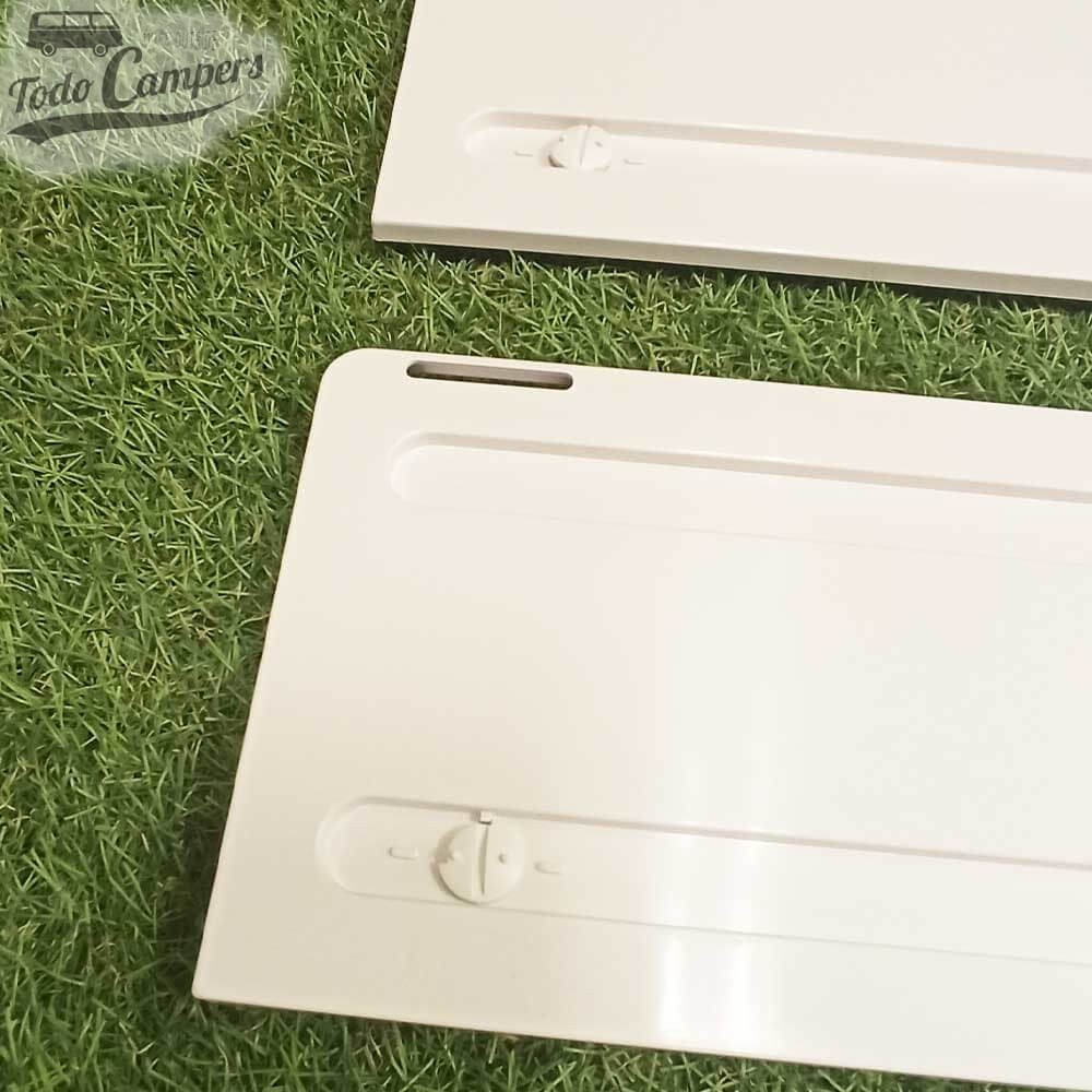 detalle de las tapas de invierno blancas para ventilación de frigoríficos