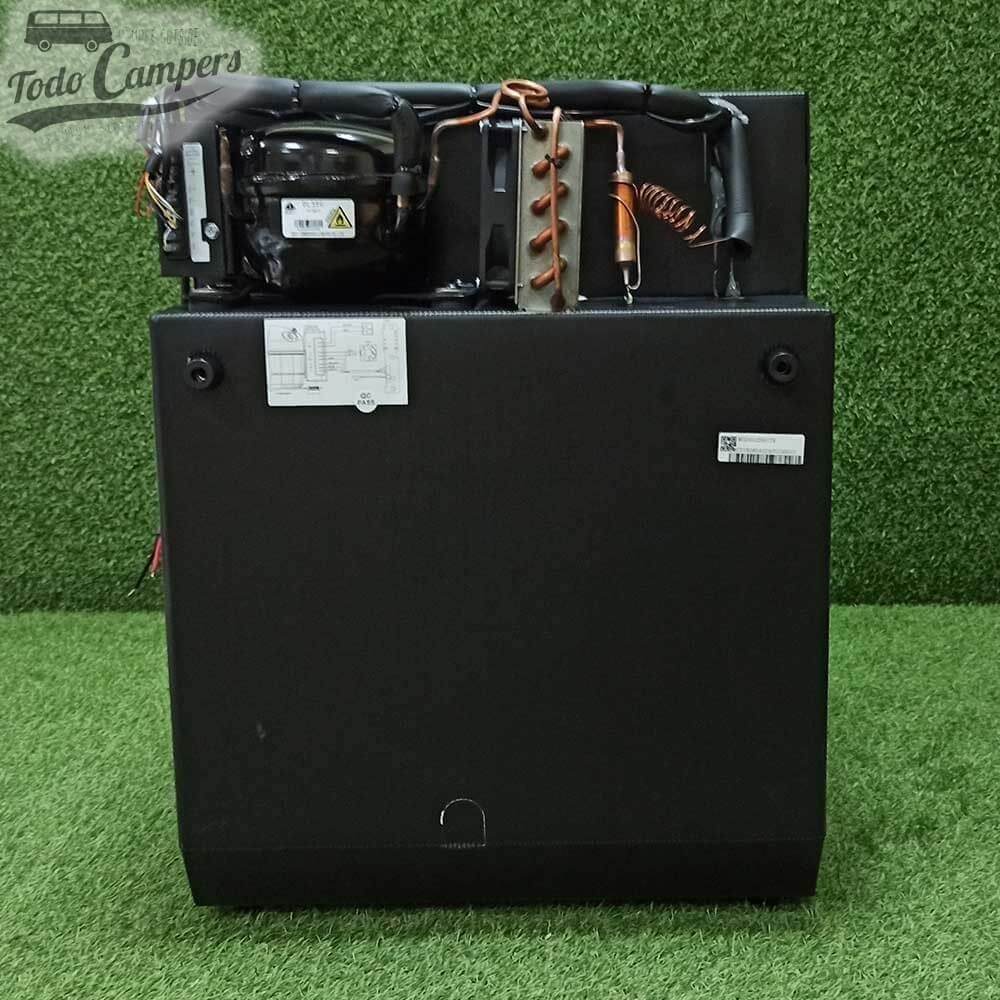 trasera del frigorífico con congelador de 80 litros SVR85.