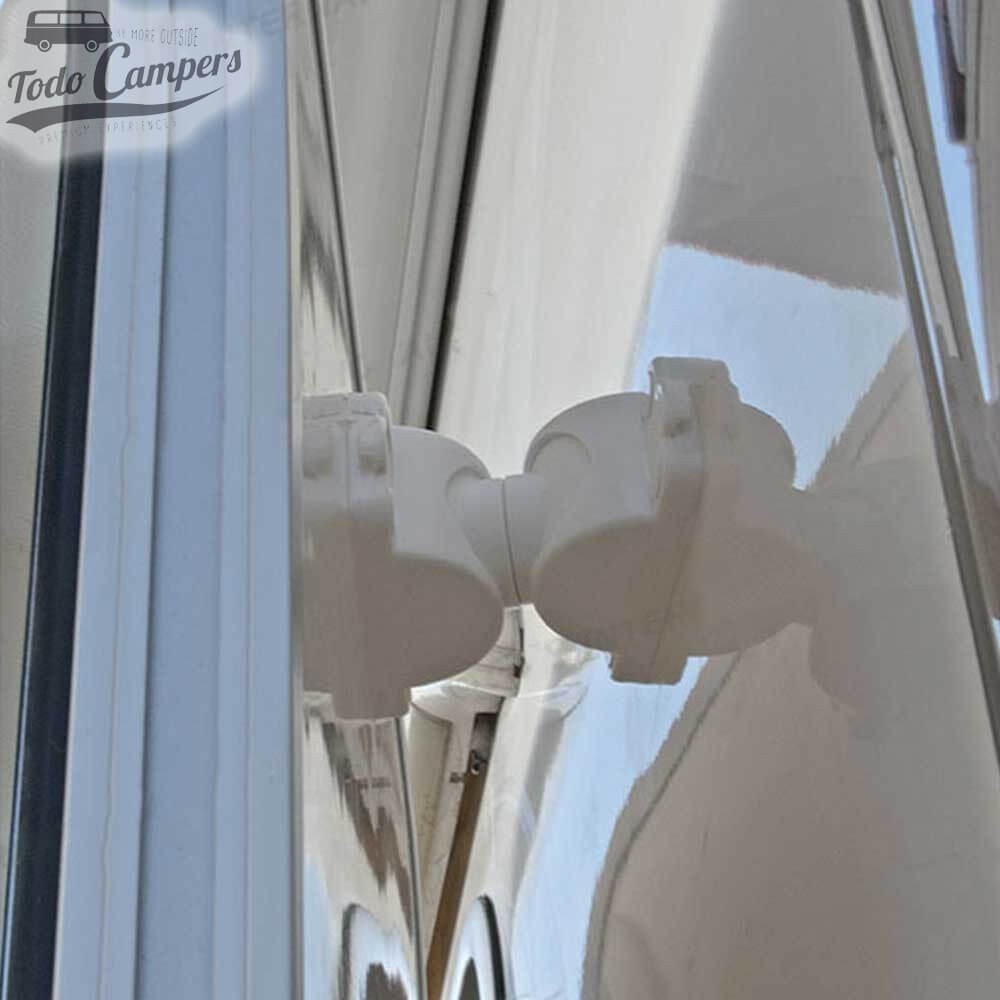 Retentor magnético para portas de caravanas ou autocaravanas e evitar que se fechem involuntariamente.