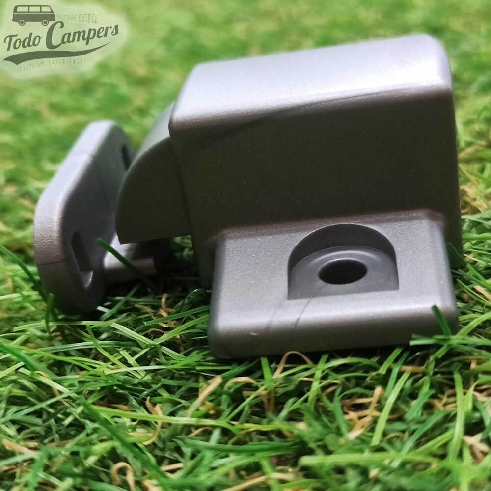 parte lateral do trinco do puxador metálico para abertura e fecho de gavetas