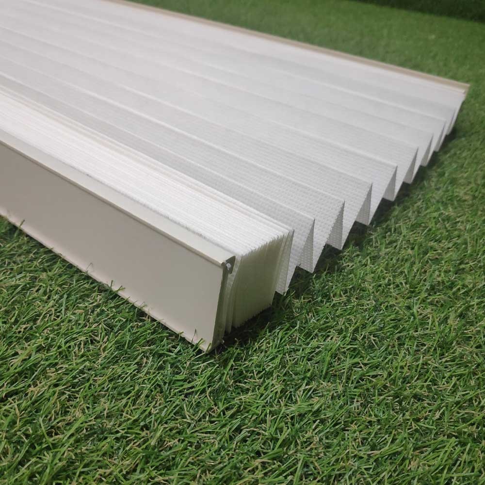 Pared separadora realizada con cortina plisada de TNT de 40 mm