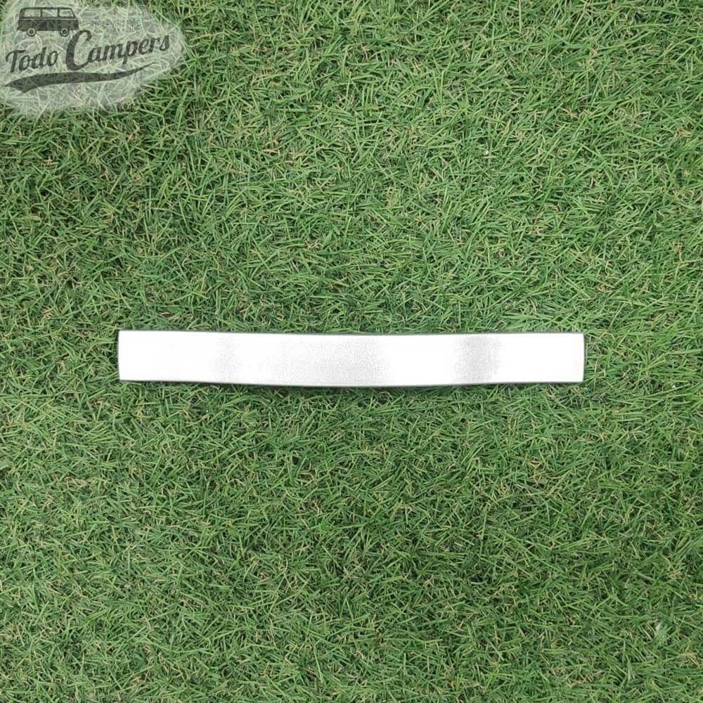 vista frontal del tirador de plástico LNK6104S