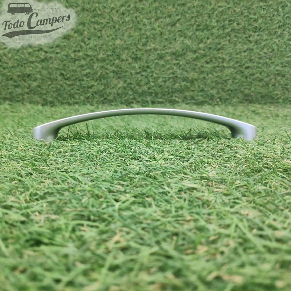 Asidero de zamaq para puertas y cajones de color Plata mate.