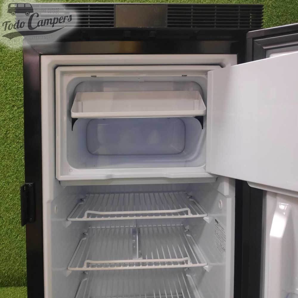 congelador de 12 litros del frigorífico Freeline Slim de 90 litros