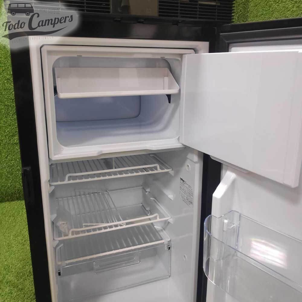 Interior del Frigorífico con congelador Webasto de 90 litros.