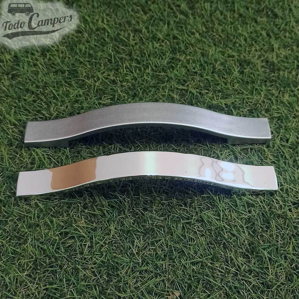 Disponible en plata mate y cromo brillo