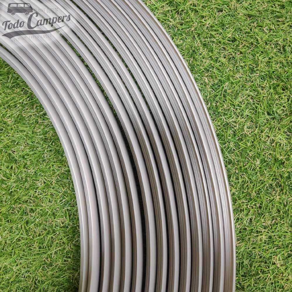 Canto en T semiperfilado de color Gris Plata. Rollo de 5 metros.