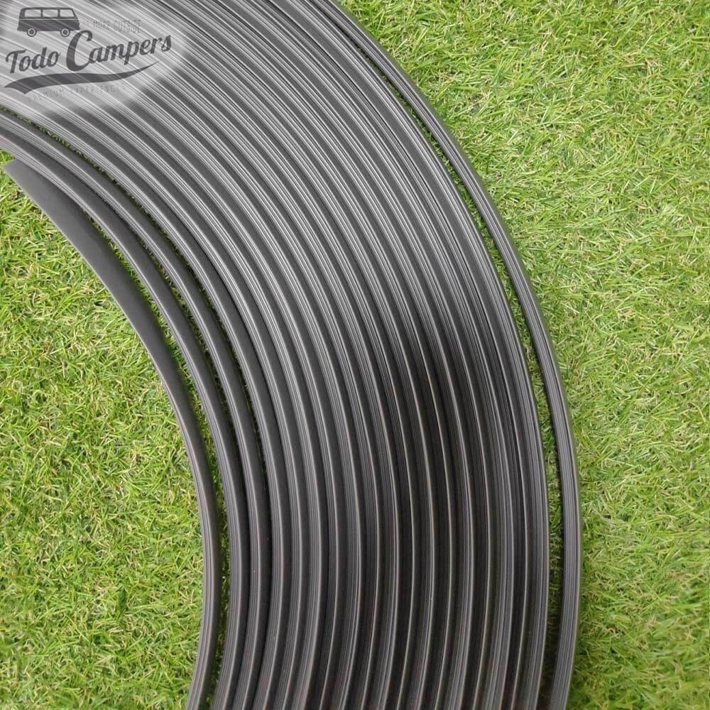 Canto en T semiperfilado de color Gris Oscuro. Rollo de 25 metros.