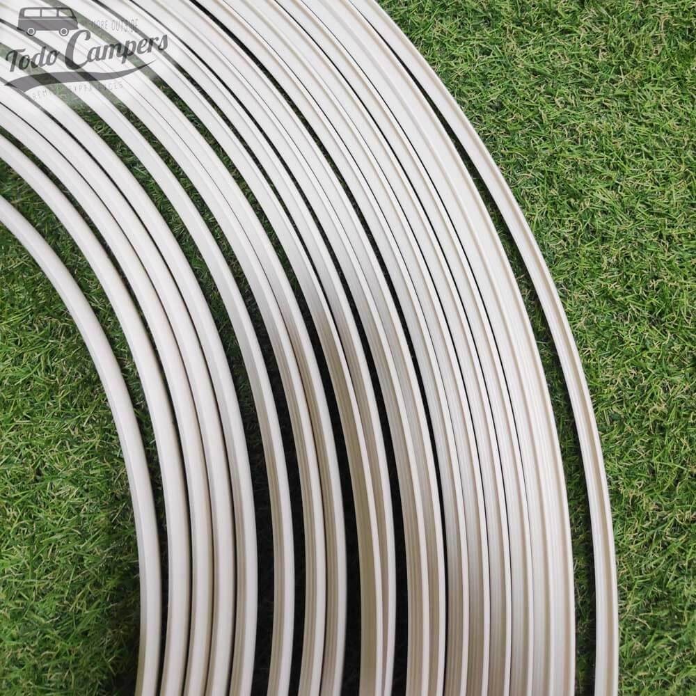 Canto en T semiperfilado de color Blanco. Venta por metros.