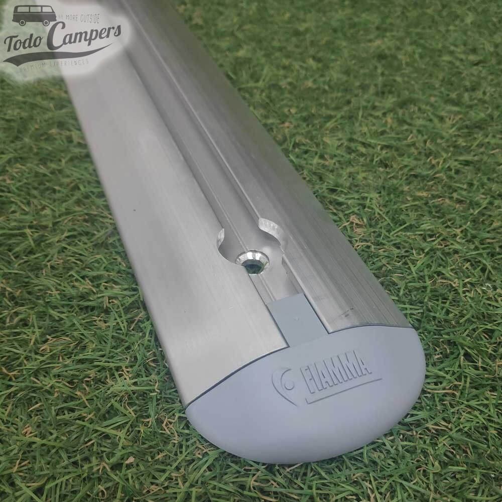 barra de 60 cm con embellecedor en el extremo