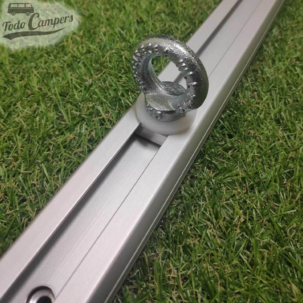 Carriles para fijación de objetos en los garajes de caravanas y autocaravanas.