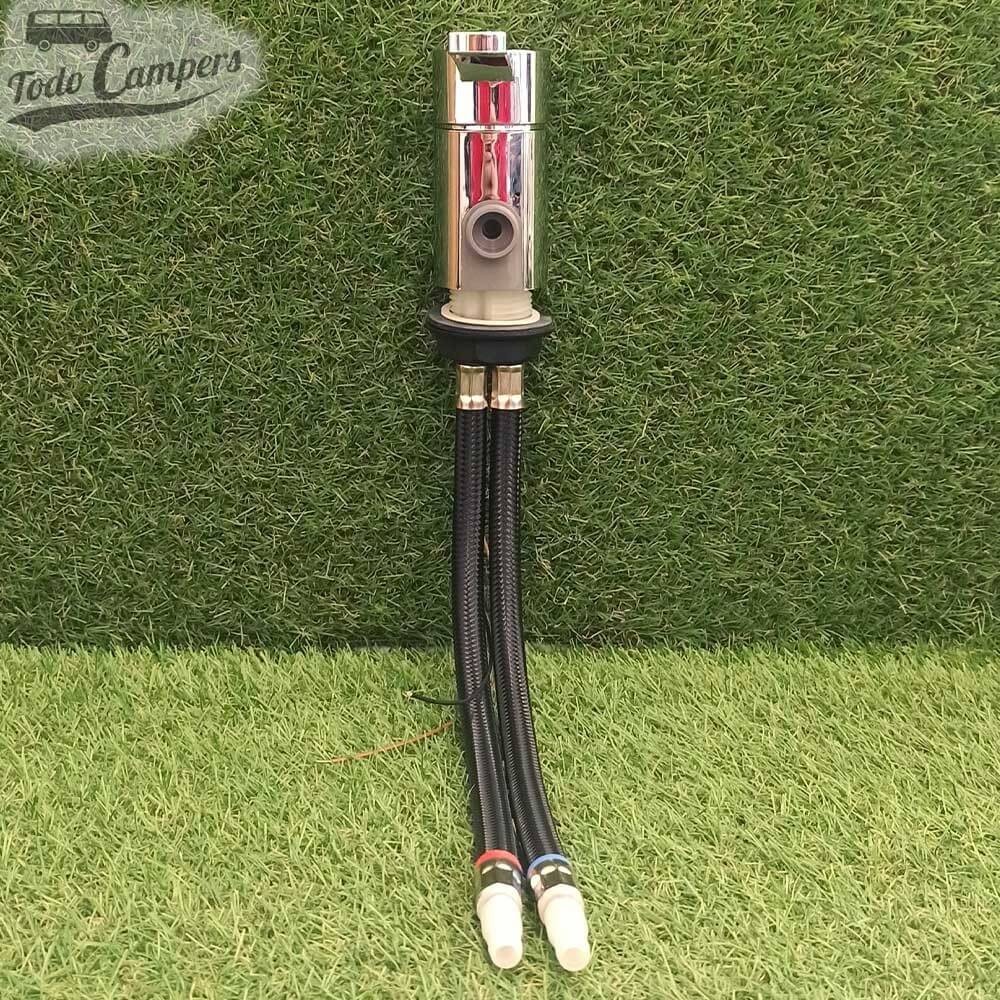 Grifo de agua fría y caliente con conexión rosca 1/2" para latiguillo de ducha y entrada de agua de 10-12 mm.