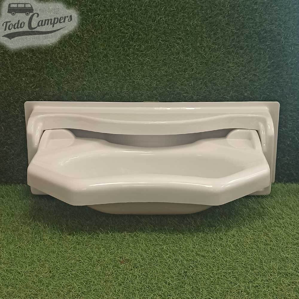 Lavabo plegable suspendido fabricado en poliestireno.