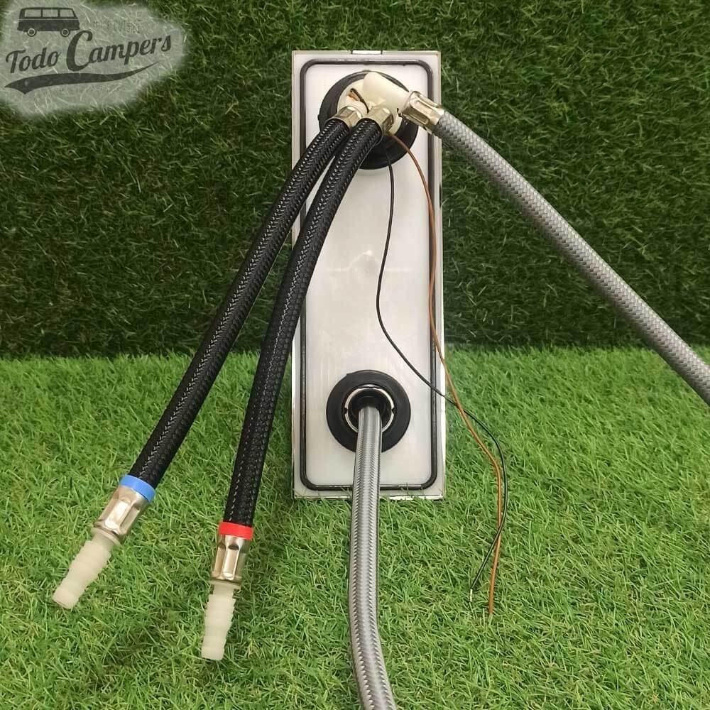 parte trasera del grifo de pared Capri a 12 V con microinterruptor automático.