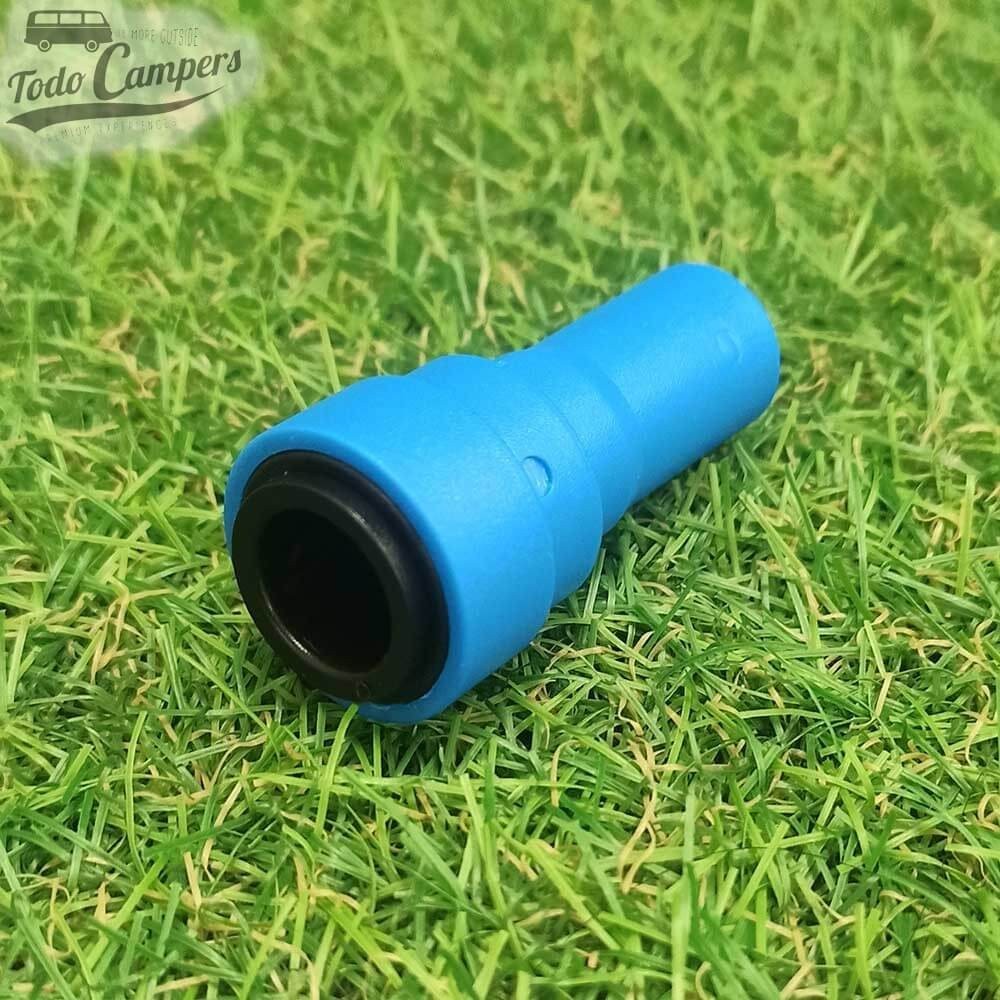 Salida para tuberías con conexión tipo John Guest de 12 mm.