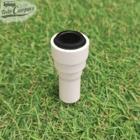 Conector recto para bomba sumergible o de paso a tubería 12 mm con conexión John Guest