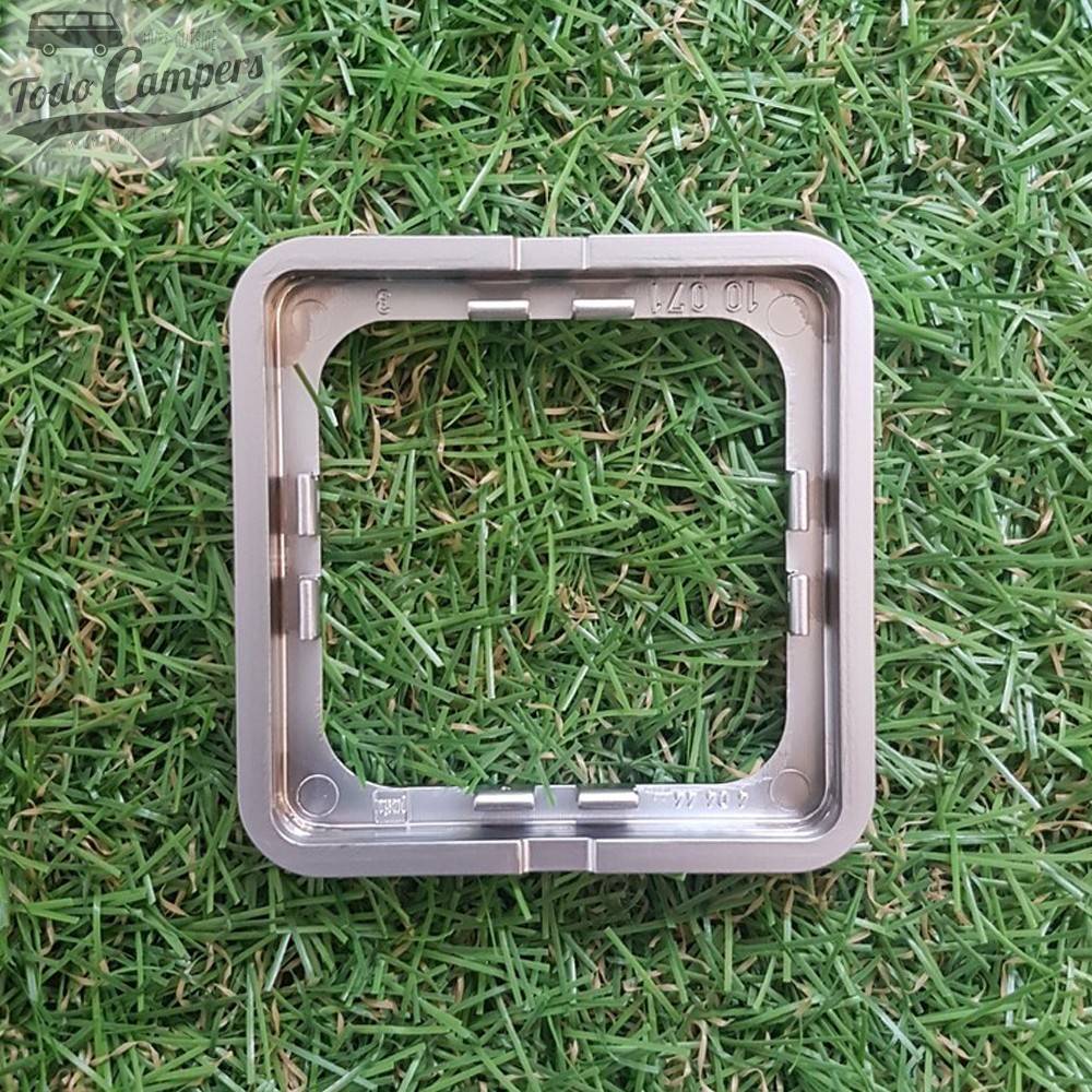 Marco simple de color cromado visión trasera