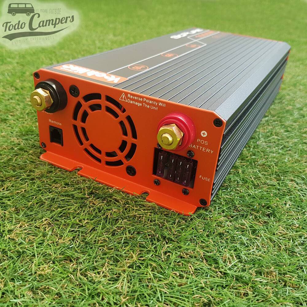 Inversor desde 12V a 230V de 1000W  Onda pura VECHLINE - vista trasera