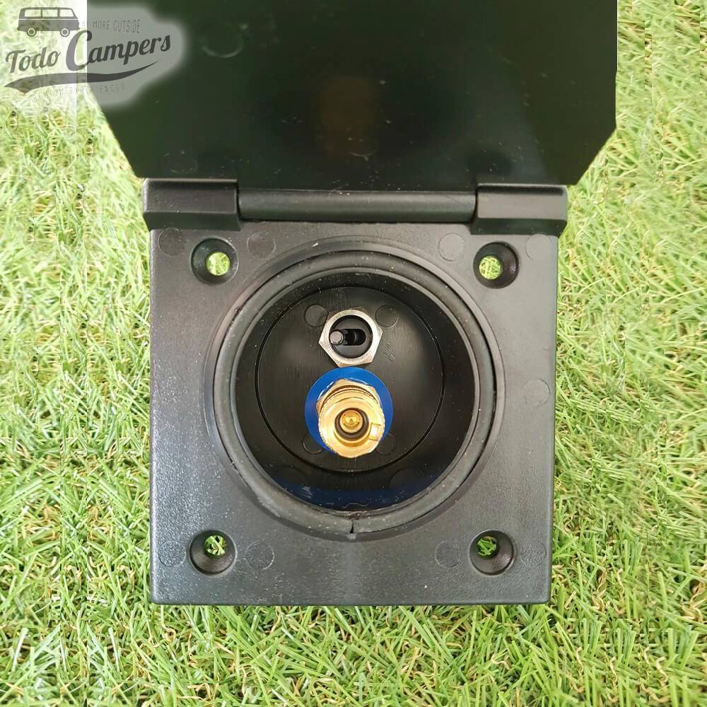 Tomada duche encastrável com tampa de cor preta. Inclui interruptor de 12 volts para ligar e desligar