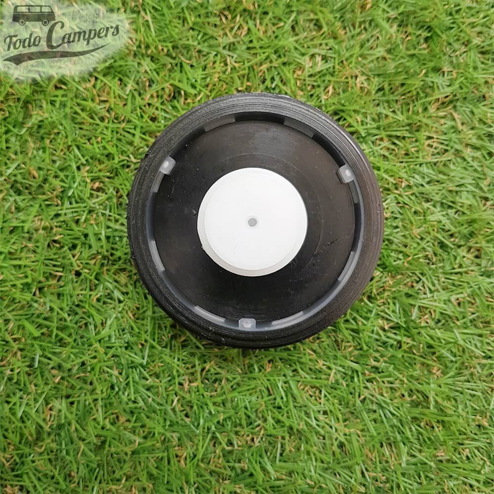 Tapón cerradura de repuesto para depósitos de agua o de combustible de color negro. Vista trasera