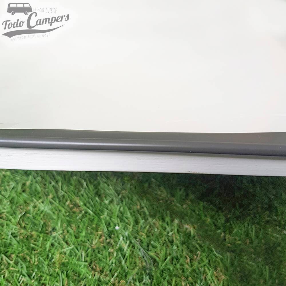 Tapajuntas color Gris Oscuro vista de canto