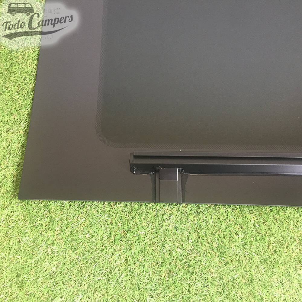 Janela de correr  Volkswagen T5 e T6 - Segunda Fila Lado Condutor - Detalhe Esquina inferior esquerda