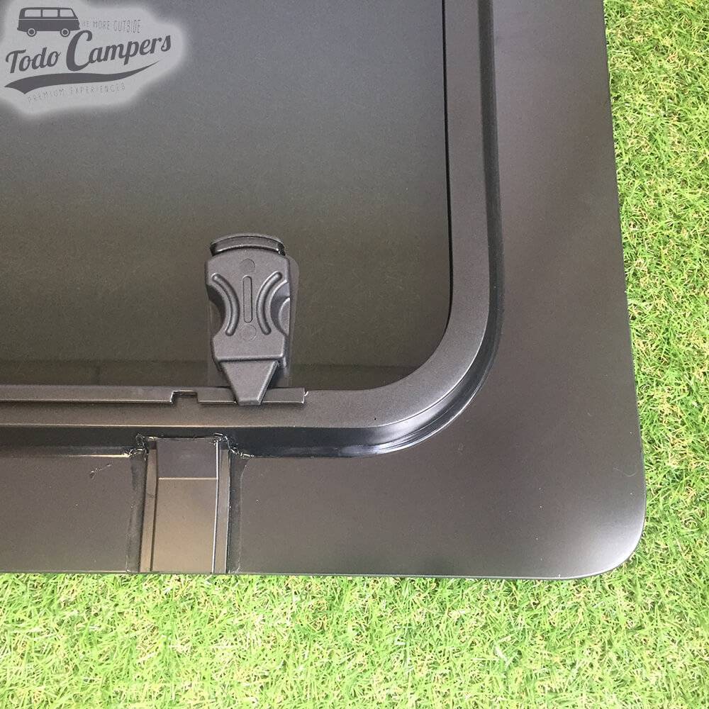 Janela de correr Volkswagen T5 e T6 - Segunda Fila Lado Condutor - Detalhe Esquina inferior direita