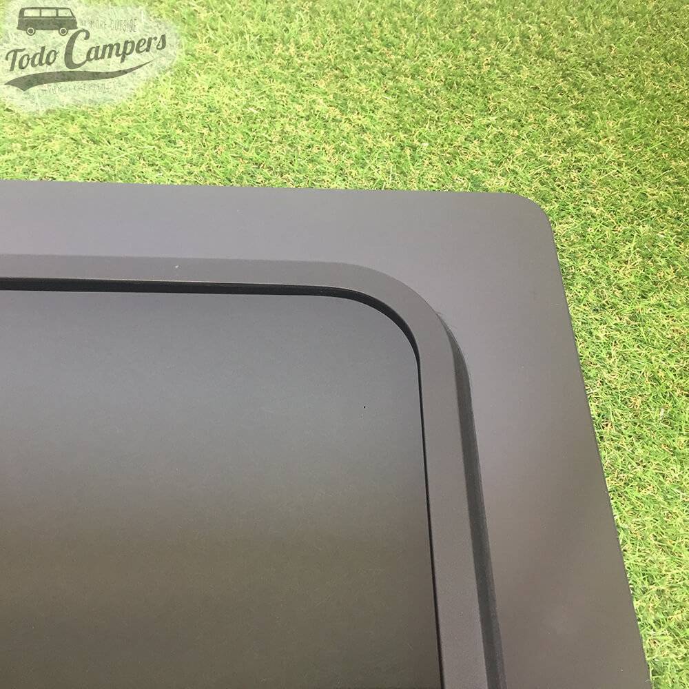 Ventana corredera Volkswagen T5 y T6 - Segunda Fila Lado Conductor - Detalle Esquina superior derecha