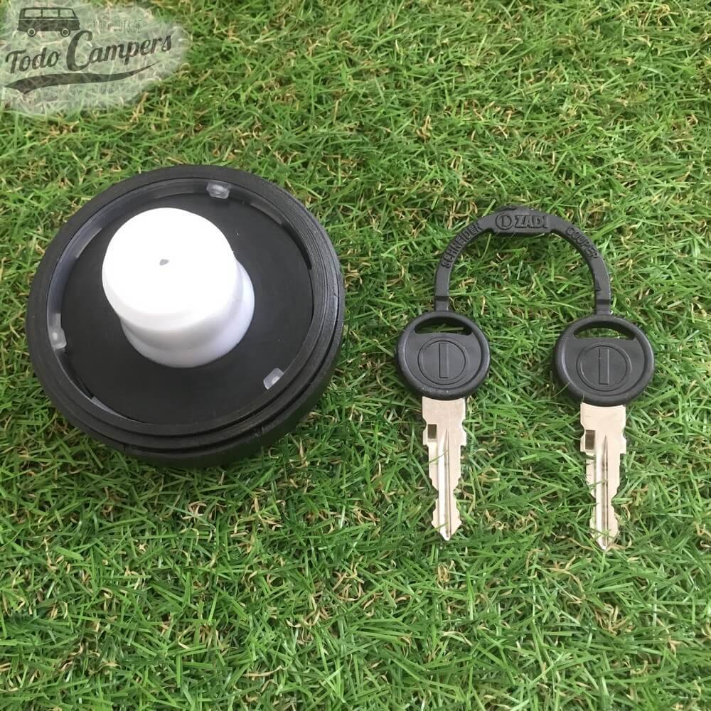 Bocana de agua con tapón (con llave)  Color Negro  Juego de llaves ZADI  Vista Trasera