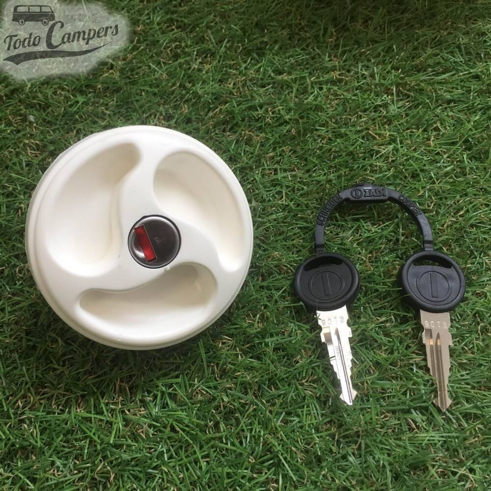 Bocana de agua con tapón (con llave)  Color Blanco  Juego de llaves ZADI  Vista Frontal